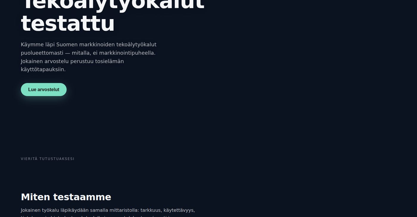 GLM-5.3:n tuottama tumma three.js-kohtaus, joka rikkoi promptin vaaleaa ilmettä koskevan vaatimuksen